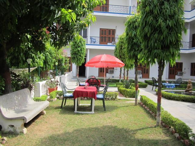 Hotel Surya Khajuraho Bagian luar foto