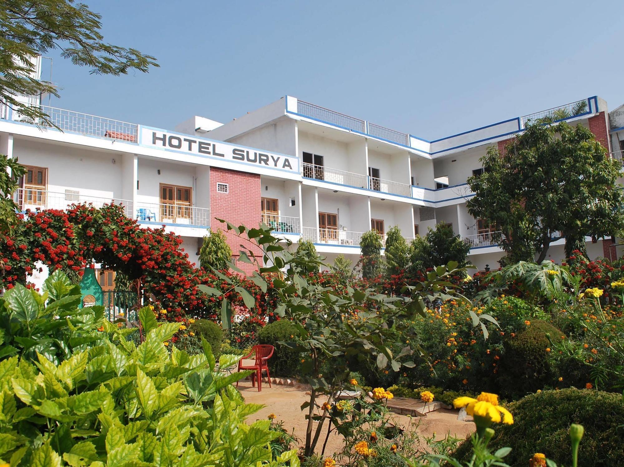 Hotel Surya Khajuraho Bagian luar foto