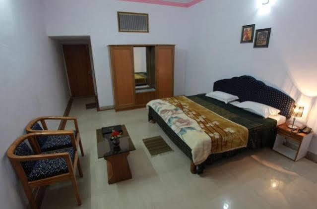 Hotel Surya Khajuraho Bagian luar foto