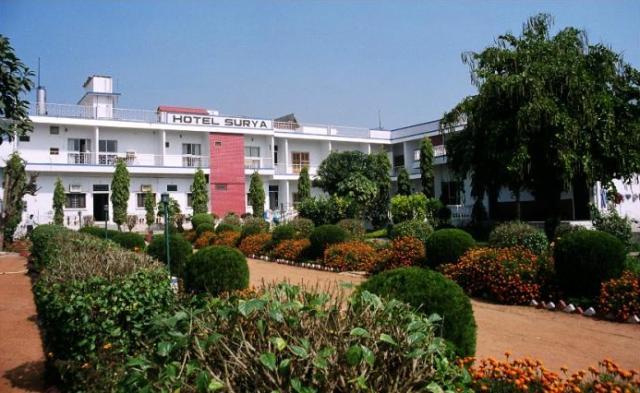 Hotel Surya Khajuraho Bagian luar foto