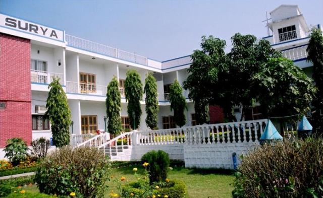 Hotel Surya Khajuraho Bagian luar foto