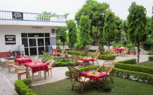 Hotel Surya Khajuraho Bagian luar foto